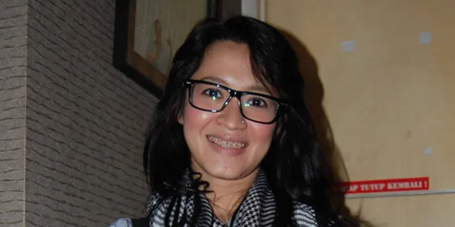 Okie Agustina Belum Pantas Dandan Ibu-Ibu