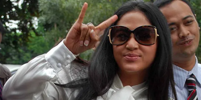 Dewi Perssik Tunggu Berkas Jupe P21