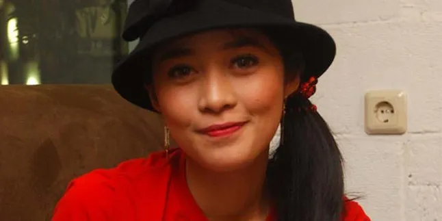 Gracia Indri Dapat Kado Seekor Anjing Pom