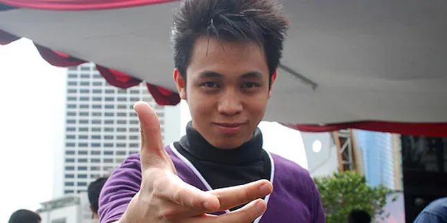 Russel Miracle: Titi DJ Menggebrak