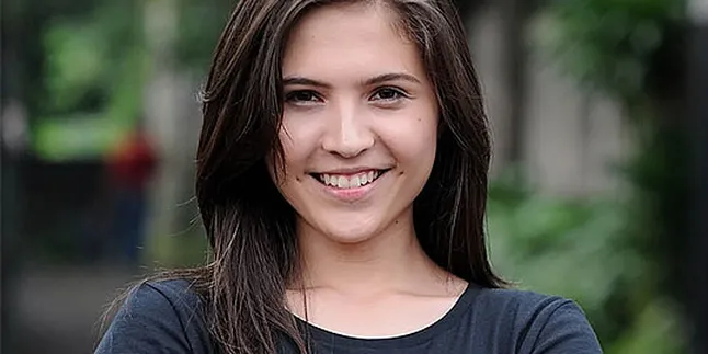 Olivia Jensen - Sabrina: Kembar Non-Identik