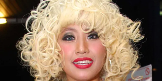 Pinkan Mambo Gaet Pemain Sepak Bola