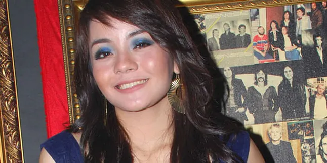 Gita Sinaga Tak Pede Menyanyi