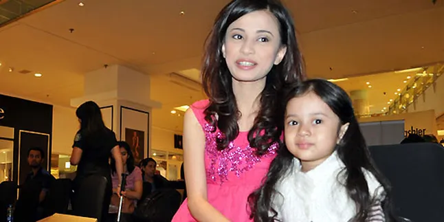 Angie, Nyaman Walau 'Long Distance'