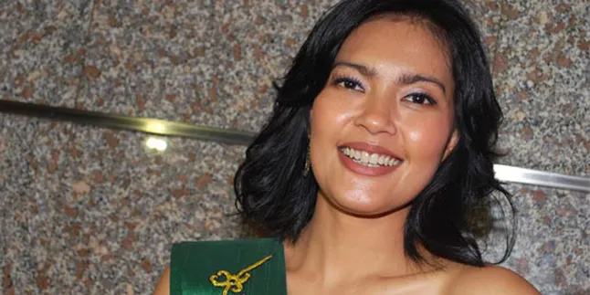 Lola Amaria Tetap 'Nimbrung' di Depan Kamera