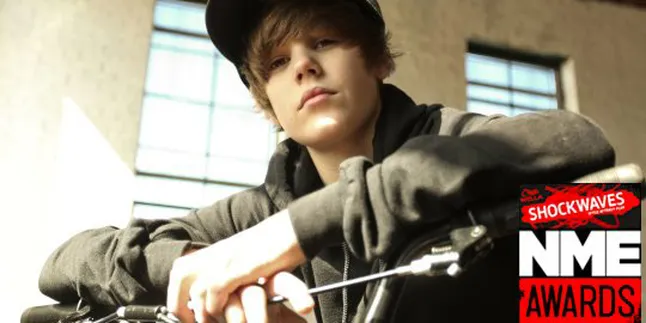 Justin Bieber 'Hancur' di NME Awards