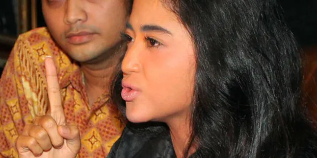 Dewi Perssik: Shankar Itu Bajingan!