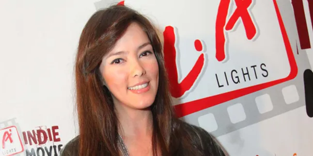 Cathy Sharon Ketagihan di Balik Layar