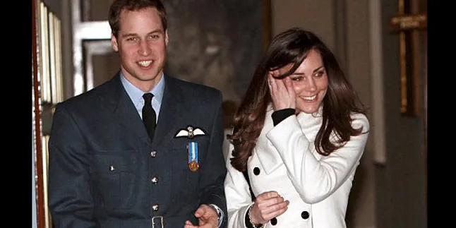 William Kenakan Seragam Militer di Royal Wedding