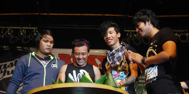 Last Child Manfaatkan Keuntungan Dunia Maya