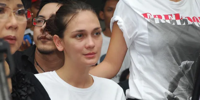 Luna Maya: Apa Karena Kita Public Figure?