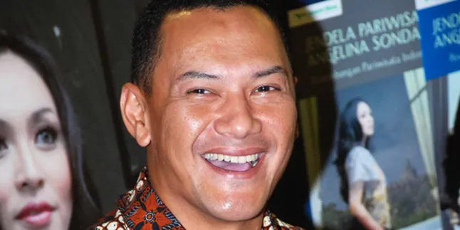 Rumah Adjie Massaid Terus Disambangi Rekan Sejawat