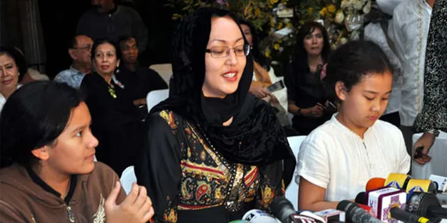 Angie Kaget Adjie Bersujud Kesakitan