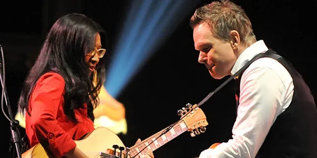 Endah N Rhesa Tampil Menarik di Konser Rick Price