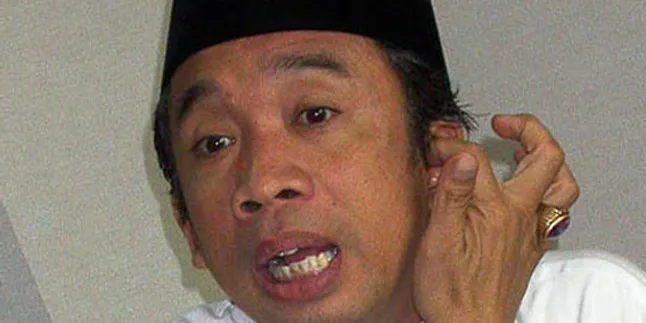 Qomar Tempat 'Buang Ludah' Cinta Adjie - Angie