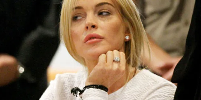 Lindsay Lohan Juga Hampir Curi Anting