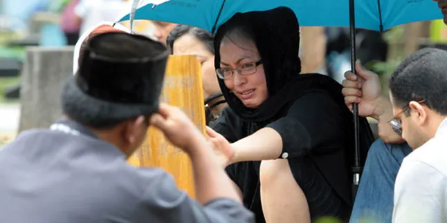 Hari Ketujuh Angie Tetap Setia 'Temui' Adjie