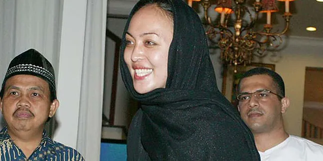 Roy Suryo Puji Ketegaran Angie