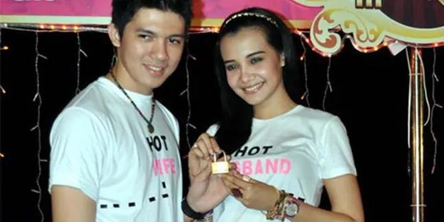 Irwansyah - Zaskia Pasang Gembok Cinta Irwansyah - Zaskia Pasang Gembok Cinta