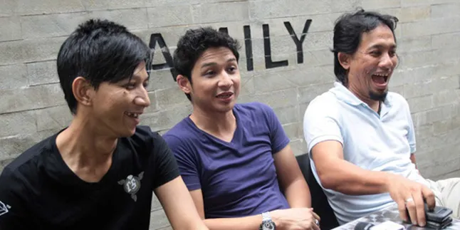 'PURPLE LOVE' Bukan Biografi Ungu