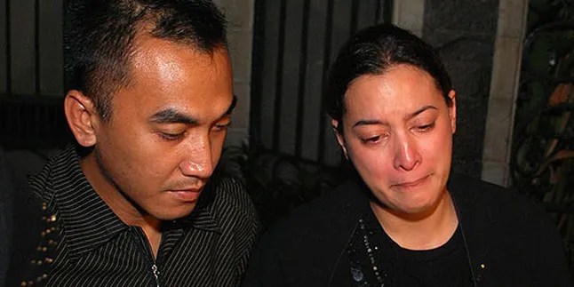 Jane Shalimar Kenang SMS Dari Adjie Massaid