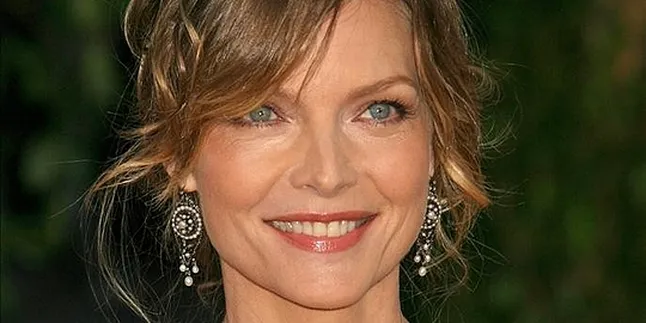 Michelle Pfeiffer Ikut-Ikutan Jadi Vampir Michelle Pfeiffer Ikut-Ikutan Jadi Vampir
