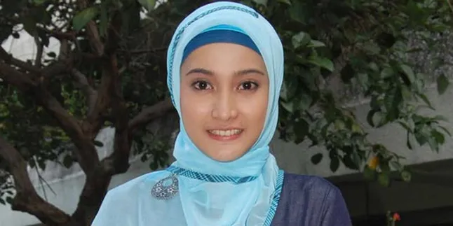 Meyda Sefira Tak Murni Kuliah