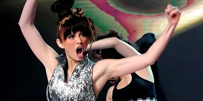 Agnes Monica Dilatih Guru Dance Black Eyed Peas
