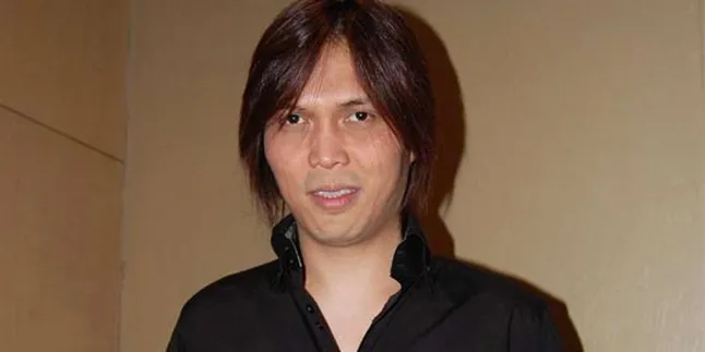 Keluar, Once 'Tak Ingin' Nama Belakang Dewa