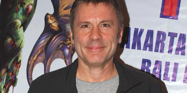 Fans Iron Maiden 'Serbu' Ancol