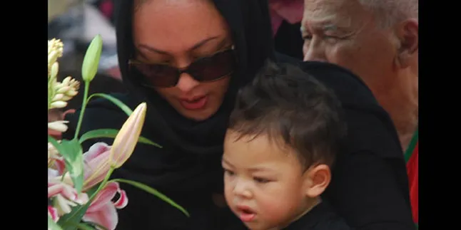 Angie Masih Mencium Adjie Sebelum Tidur