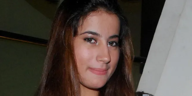 Tasyi Athasyia Kembali Tanpa Ikuti Arus