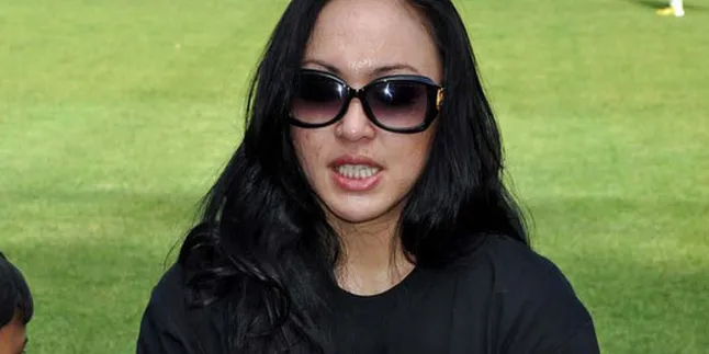 Angie Akan Tulis Buku Soal Adjie