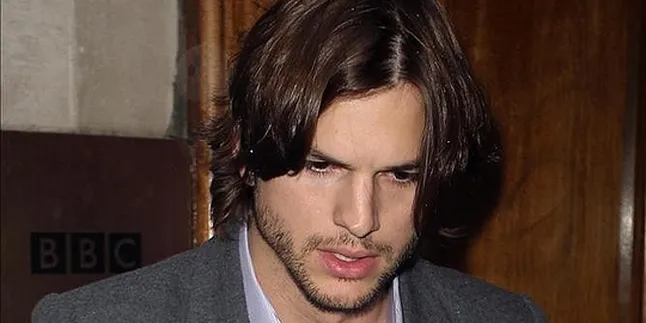 Ashton Kutcher: Romantis Itu Tidak Nyaman!