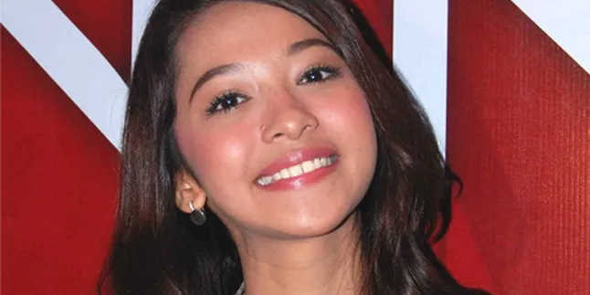 Sibuk Syuting, Poppy Bunga Promo Single Terbaru