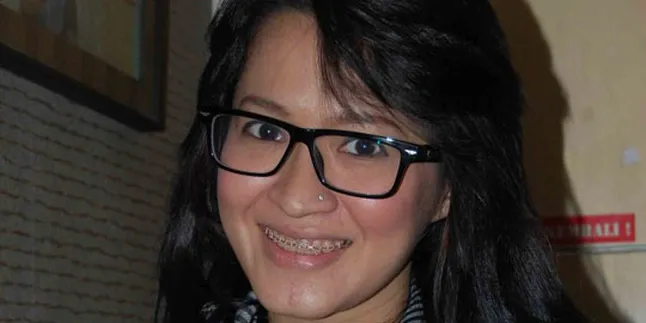 Okie Agustina: Gue Masih Muda, Masih Butuh Perhatian