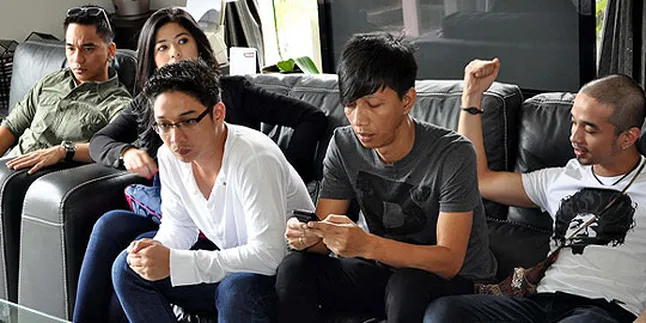 Artis Senior Optimis Akting 'Instan' Ungu