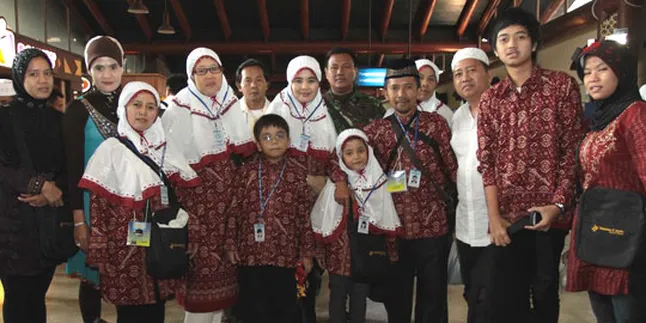 Umroh, Rini S Bon Bon Berbekal Obat-Obatan