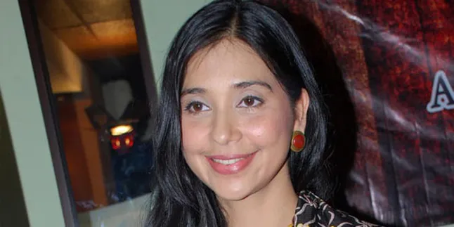 Tato Ayu Azhari di Kaki Mirip Logo Muhammadiyah