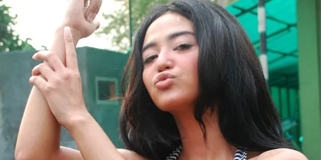 Dewi Perssik Bakal Nikahi Nicky Tirta?