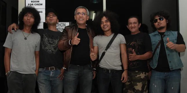 Blackout Merinding Duet Dengan Iwan Fals