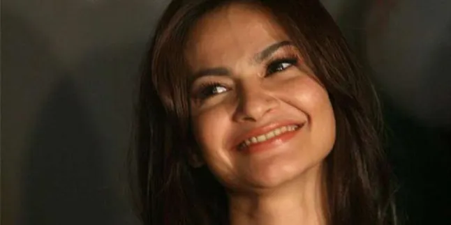 Cut Tari Dapat Nominasi Dari 'Phone Call' Acak Cut Tari Dapat Nominasi Dari 'Phone Call' Acak