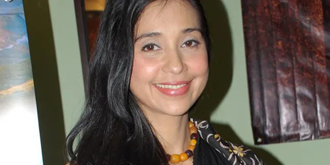 Film Import Distop, Ayu Azhari Cari Peluang