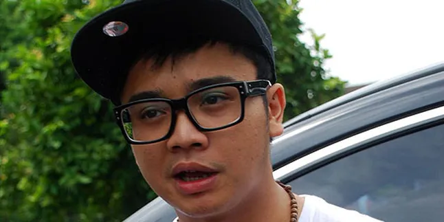 Derby Romero - Gita Gutawa: Hanya Teman Ngobrol Derby Romero - Gita Gutawa: Hanya Teman Ngobrol