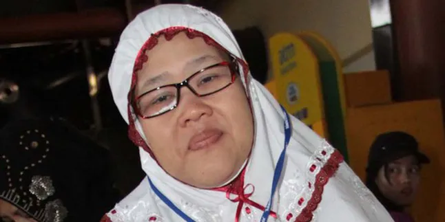 Kaki Sakit, Rini S Bon Bon Selesaikan Umroh