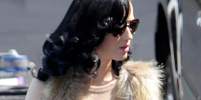 Selamatkan Pernikahan, Katy Perry Tinggal di Pesawat