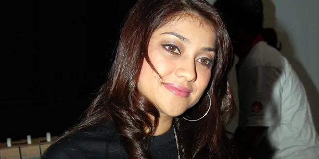 Sarah Azhari: Hidup Tanpa Suami, Enjoy Saja!