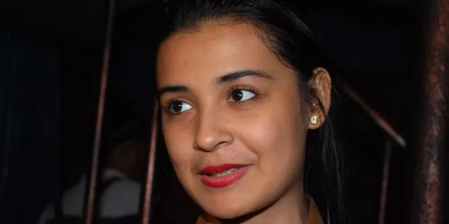 Shireen Sungkar Dukung Dinda Terjuni Dunia Musik Shireen Sungkar Dukung Dinda Terjuni Dunia Musik