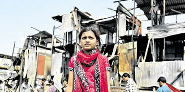 Tragis! Rumah Bintang 'SLUMDOG MILLIONAIRE' Kebakaran Tragis! Rumah Bintang 'SLUMDOG MILLIONAIRE' Kebakaran