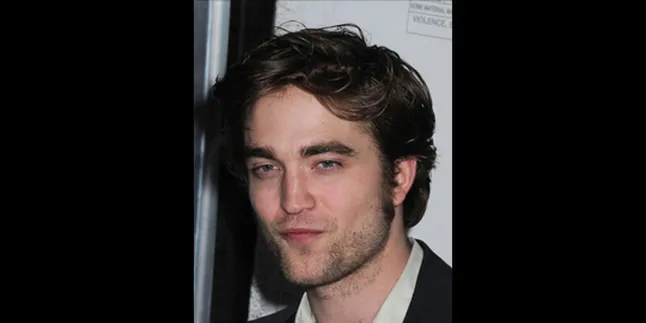 Robert Pattinson Memburu Hacker